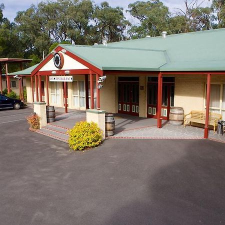 Sanctuary House Resort Motel Хилсвилл Экстерьер фото