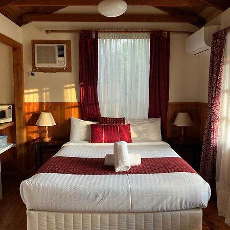 Sanctuary House Resort Motel Хилсвилл Экстерьер фото