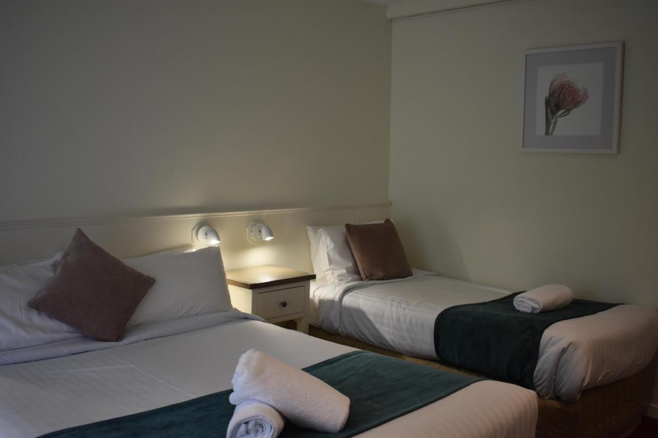 Sanctuary House Resort Motel Хилсвилл Экстерьер фото