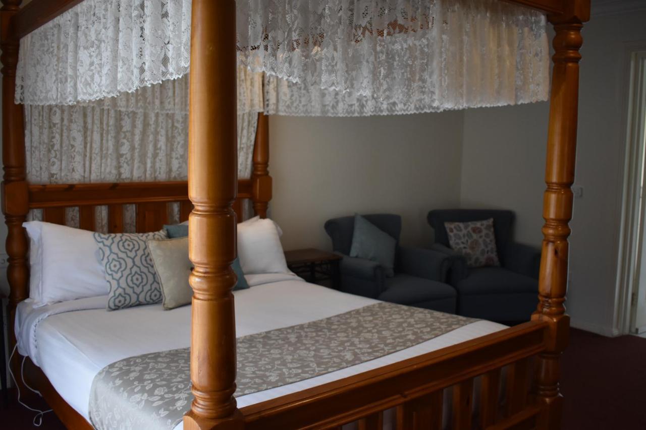 Sanctuary House Resort Motel Хилсвилл Экстерьер фото
