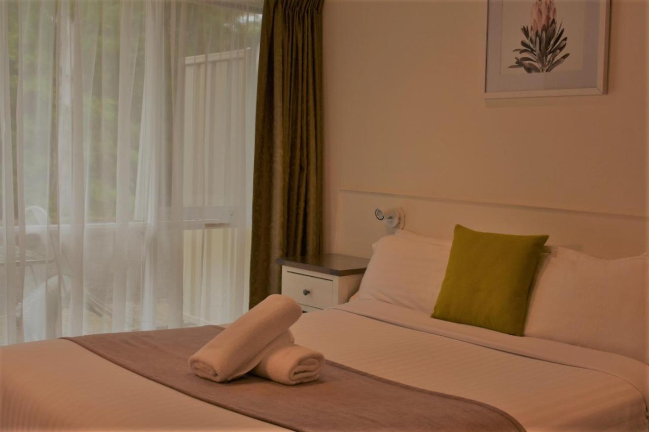 Sanctuary House Resort Motel Хилсвилл Экстерьер фото