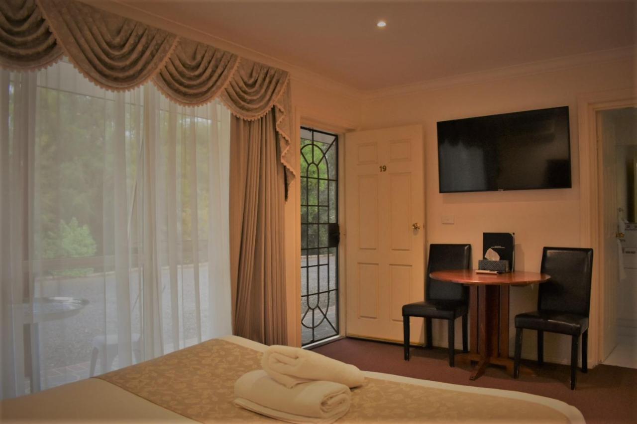 Sanctuary House Resort Motel Хилсвилл Экстерьер фото