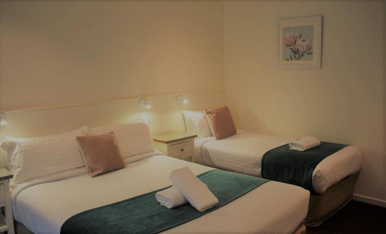 Sanctuary House Resort Motel Хилсвилл Экстерьер фото