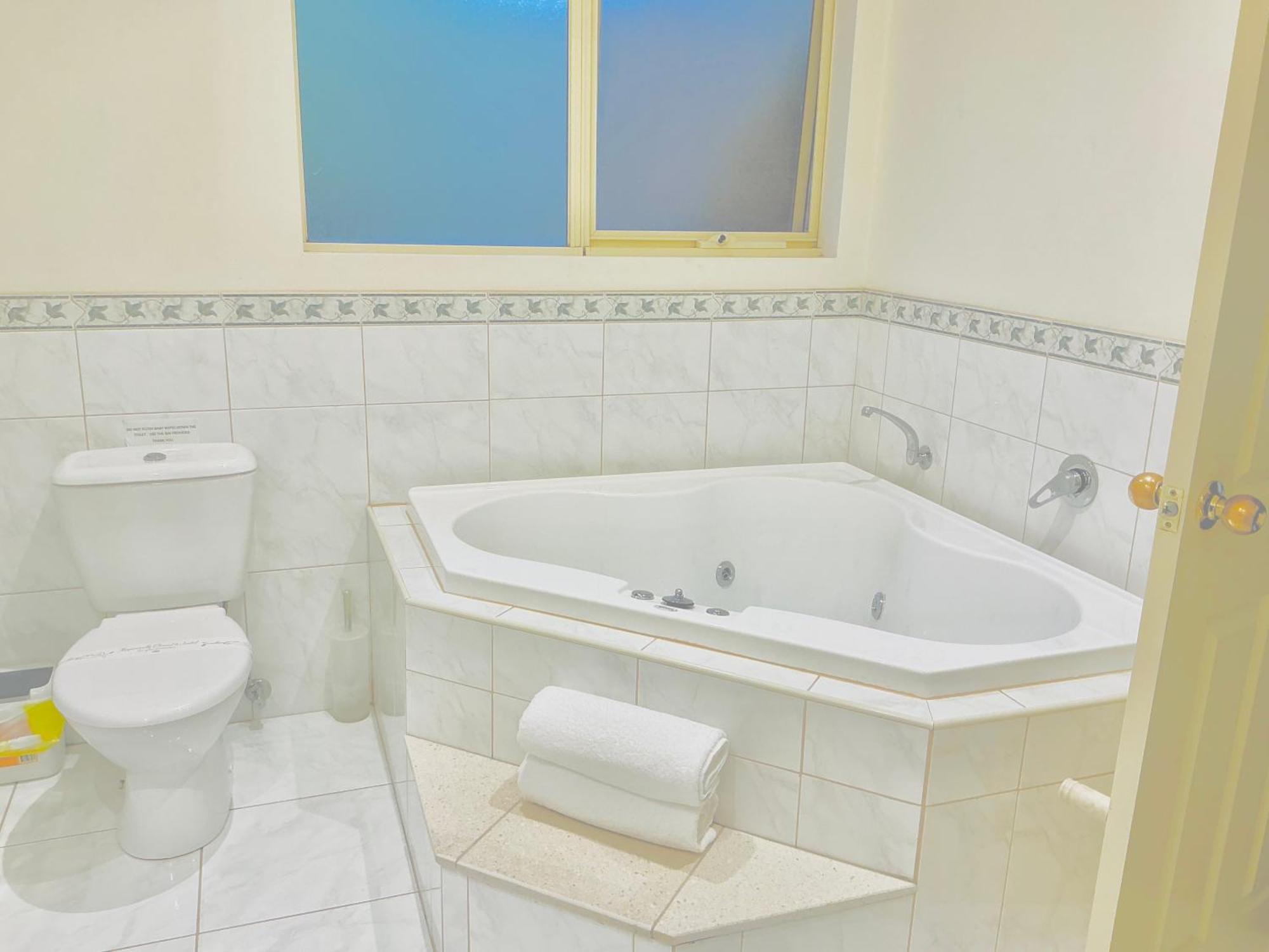 Sanctuary House Resort Motel Хилсвилл Экстерьер фото