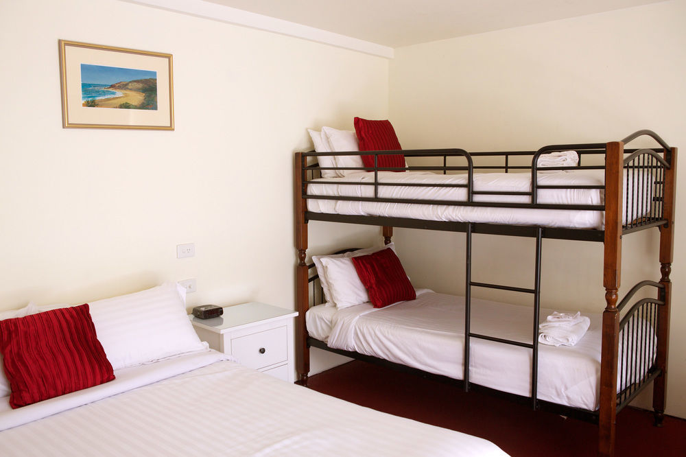 Sanctuary House Resort Motel Хилсвилл Экстерьер фото
