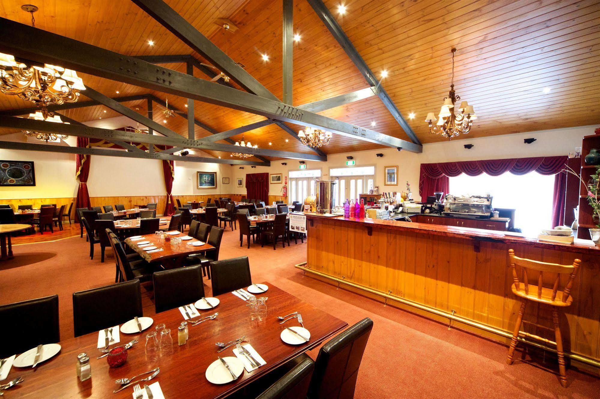 Sanctuary House Resort Motel Хилсвилл Экстерьер фото